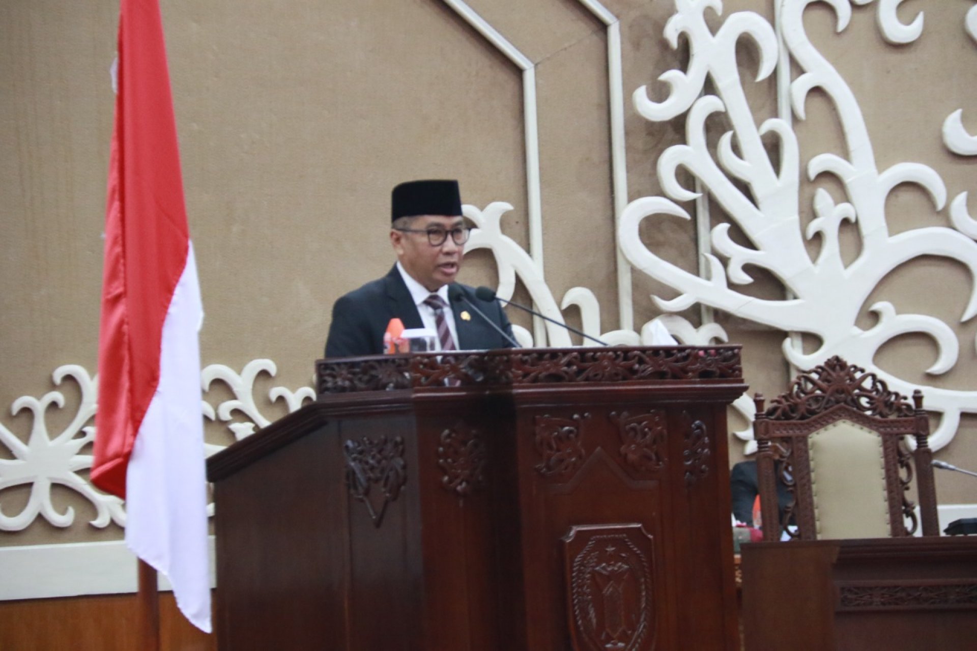 Wakili Gubernur, Asisten Ekobang Hadiri Rapat Paripurna Pengangkatan PAW Anggota DPRD Kalteng