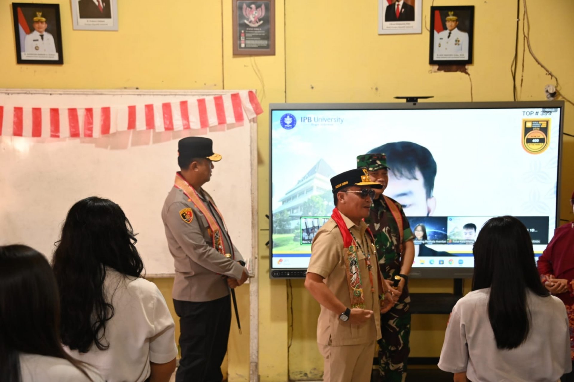 Kunjungi SMA Negeri 1 Buntok, Gubernur Tinjau Pembelajaran Digital dan MBG