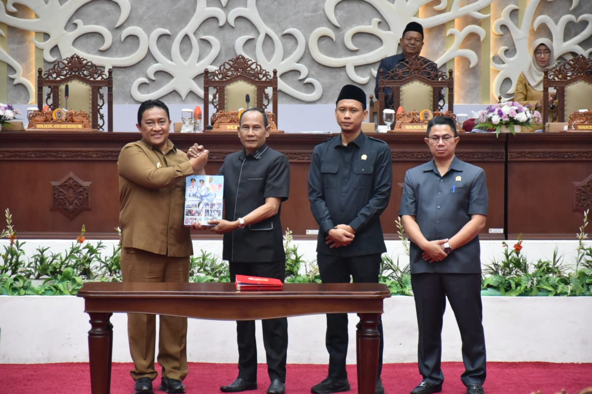 Wagub Edy Pratowo Sampaikan Pidato Pengantar Gubernur tentang LKPJ Akhir Tahun Anggaran2025
