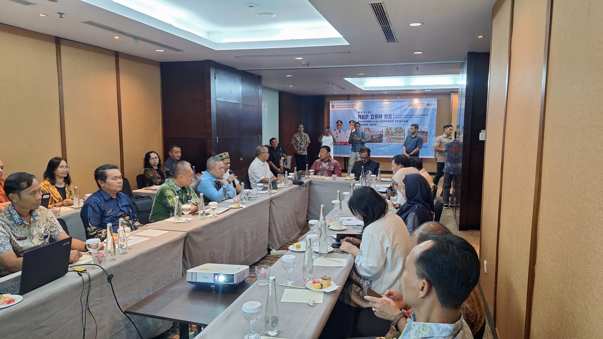 Wagub Kalteng Edy Pratowo Pimpin Pertemuan Dengan Stakeholders Kehutanan