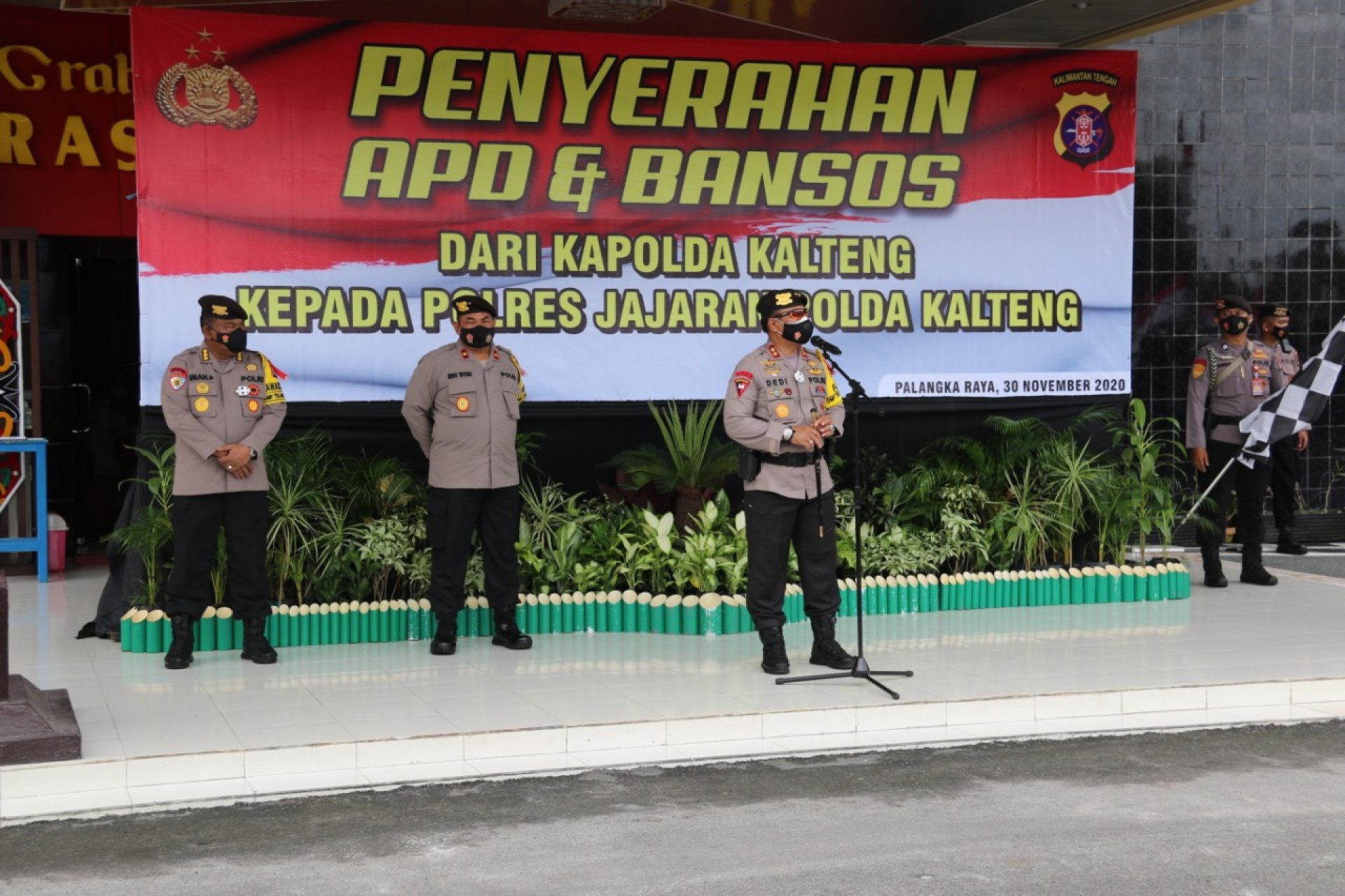 Polda Kalteng Gelar Apel Penyerahan APD Bagi Personel Operasi Mantap Praja 2020