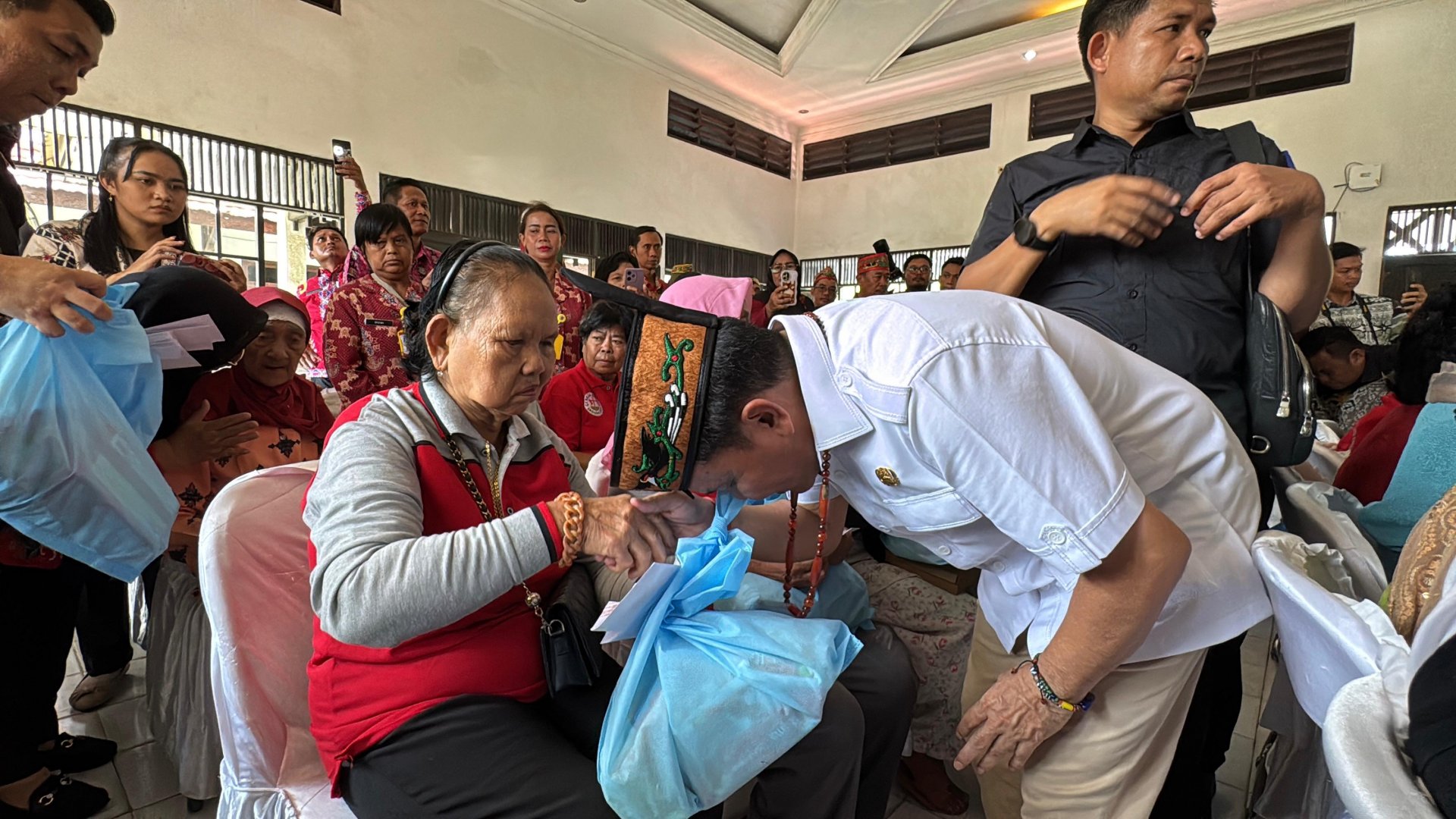 Songsong Hari Jadi ke-68 Kalteng, Gubernur Agustiar Sabran Anjangsana ke Panti Werda Shinta Rangkang