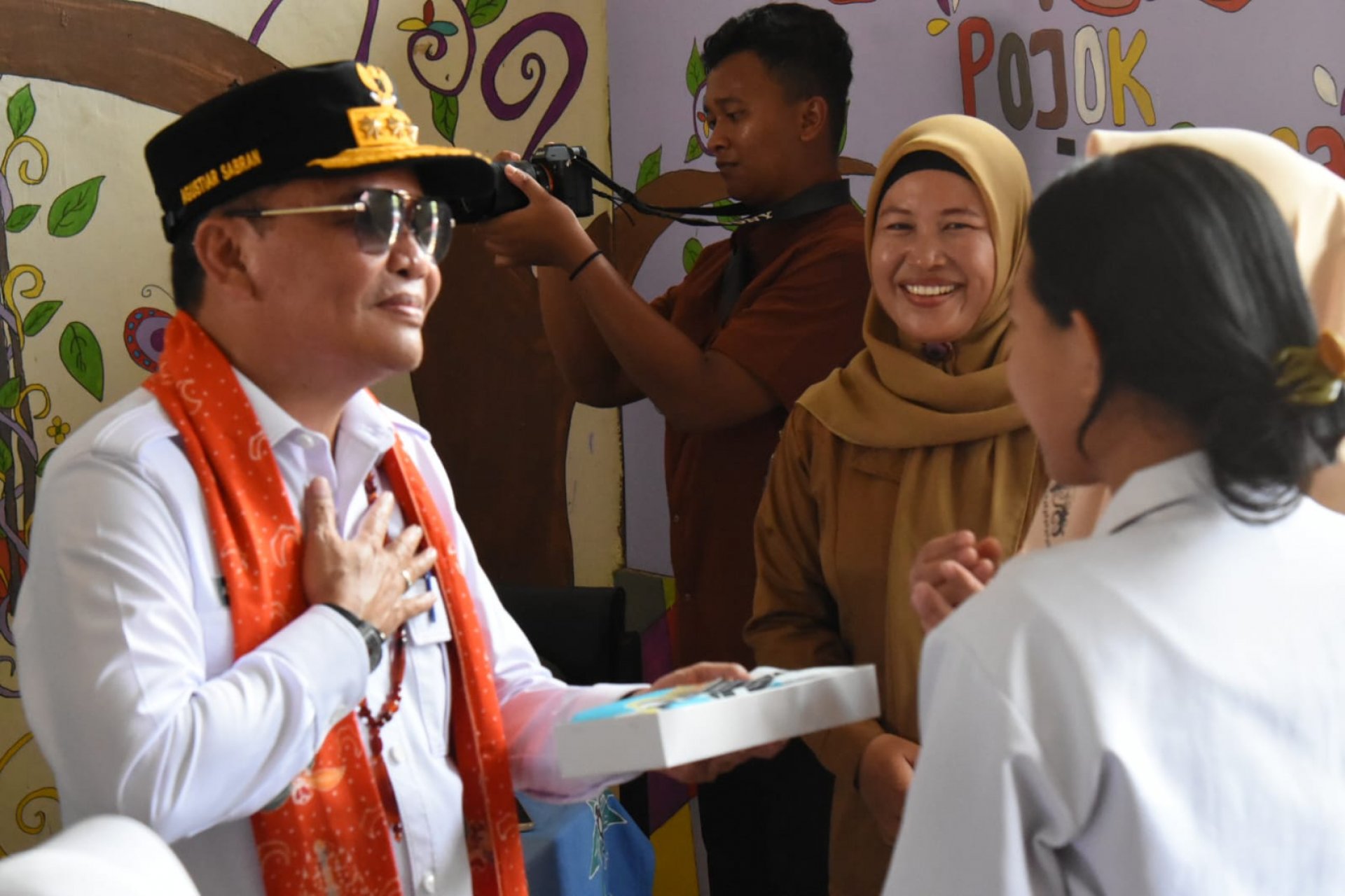 Kunker ke Bartim, Gubernur Tinjau Sekolah dan Gelar Pasar Murah