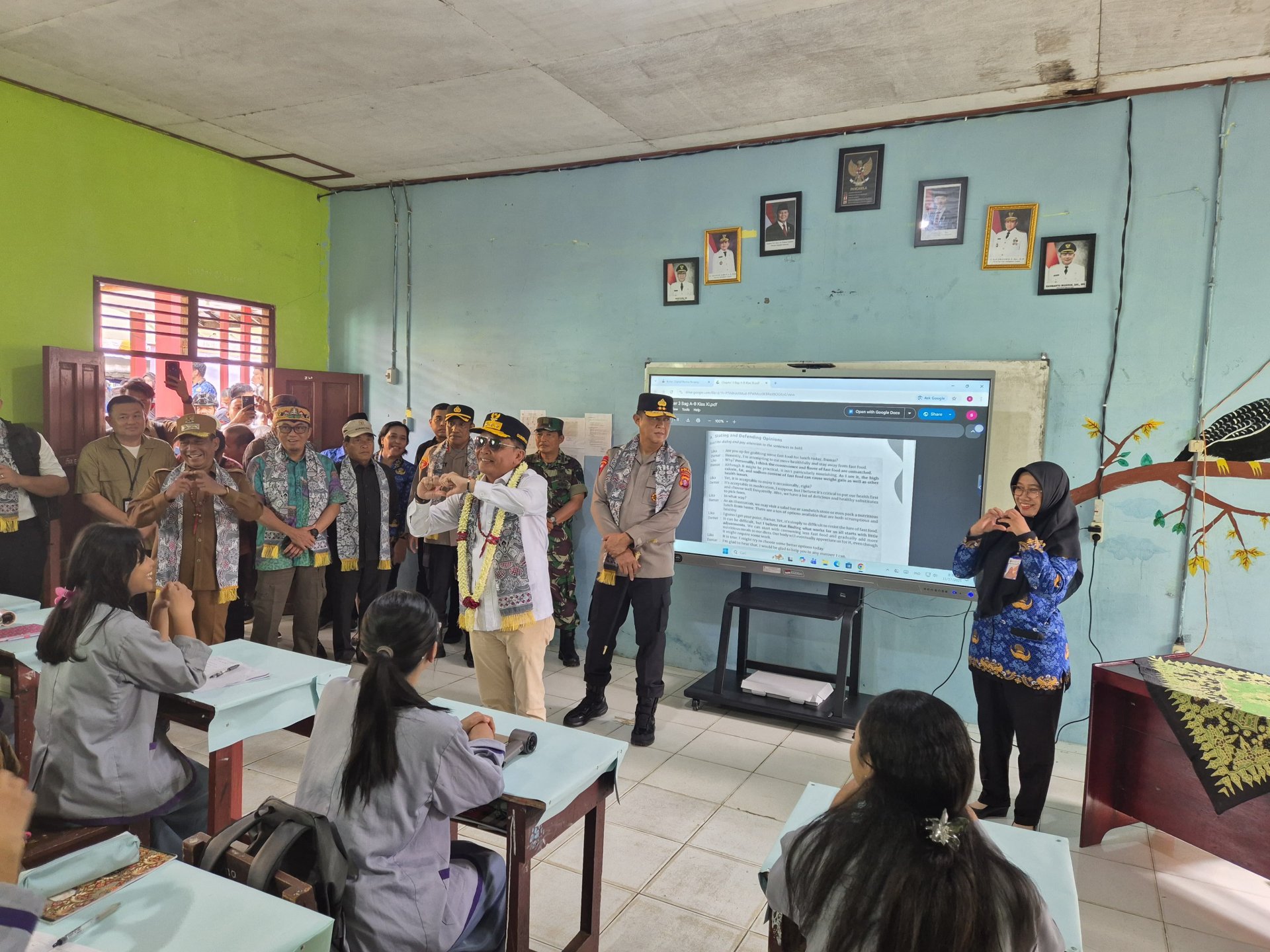 Tinjau Layanan Pendidikan, Gubernur Agustiar Sabran Kunjungi SMAN 1 Murung Raya