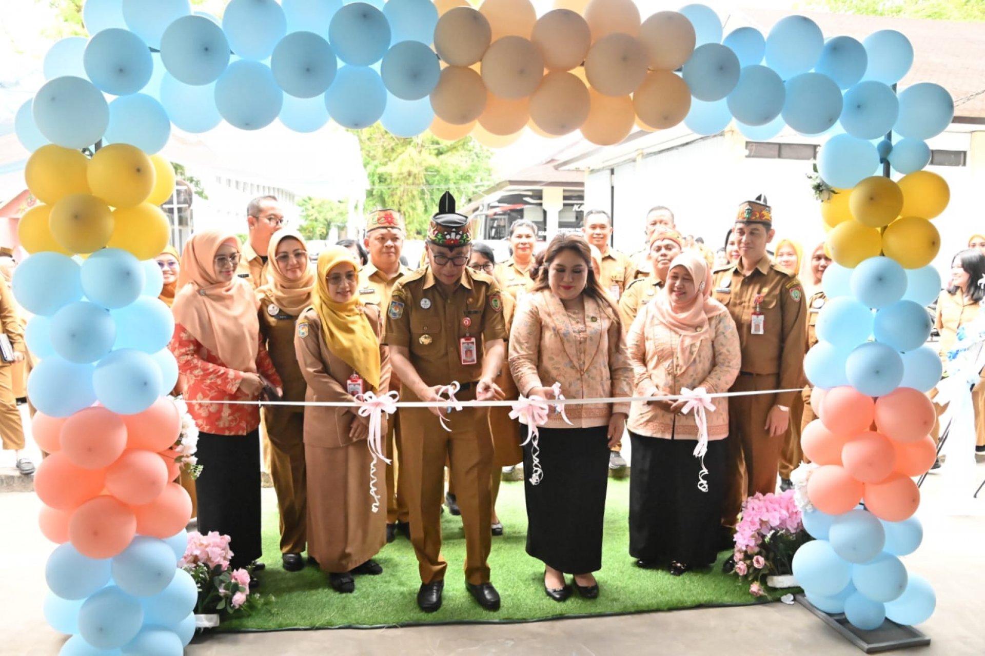 Plt. Sekda Resmikan Kantin “Wanita Berdaya” DWP Setda Kalteng