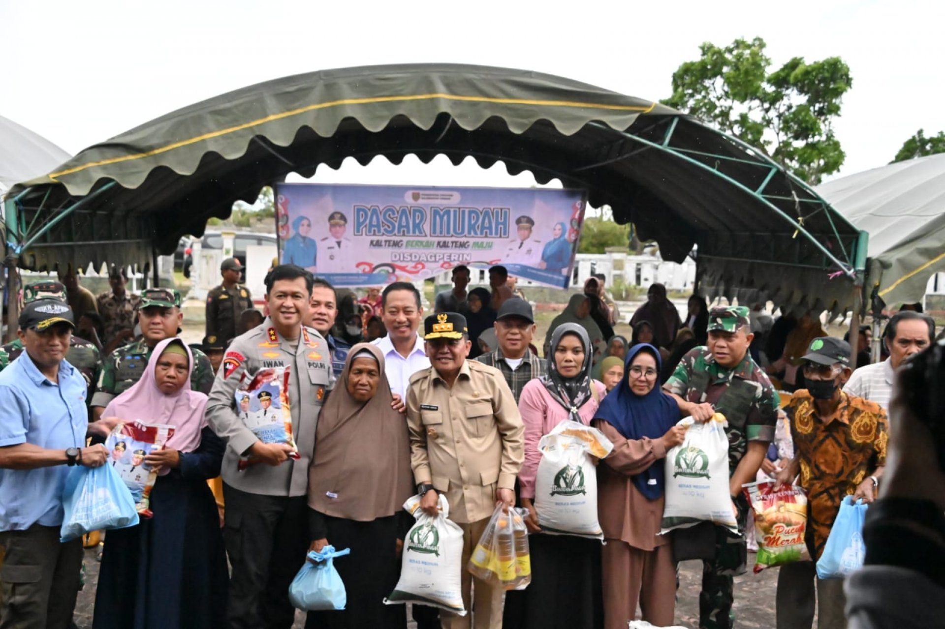 Gubernur Kalteng Tinjau Pasar Murah dan Cek Kesehatan Gratis di Sukamara