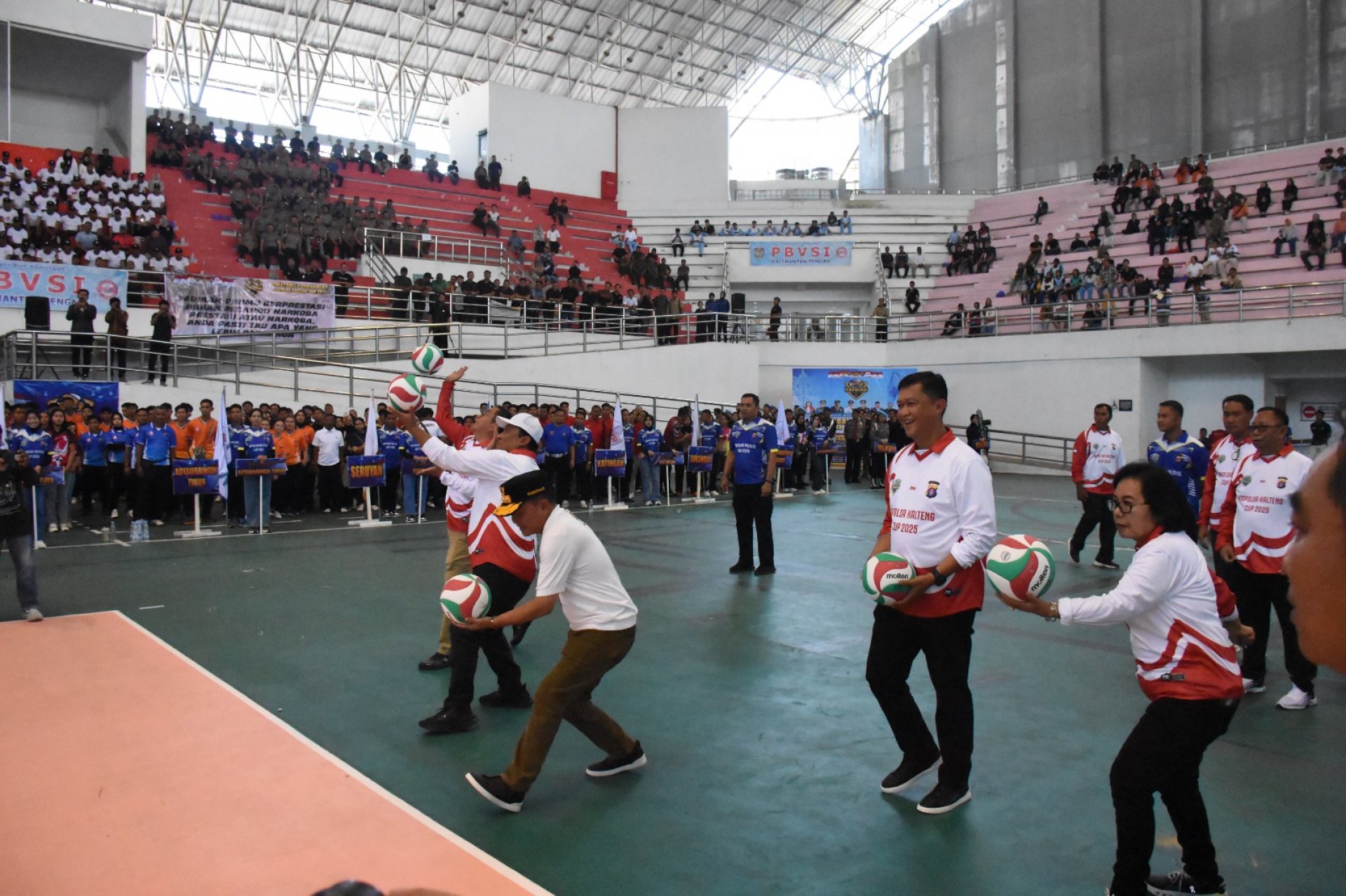 Kapolda Cup Bola Voli 2025 Se-Kalteng Dibuka, Gubernur Ajak Masyarakat Bangun Kebersamaan Lewat Olahraga