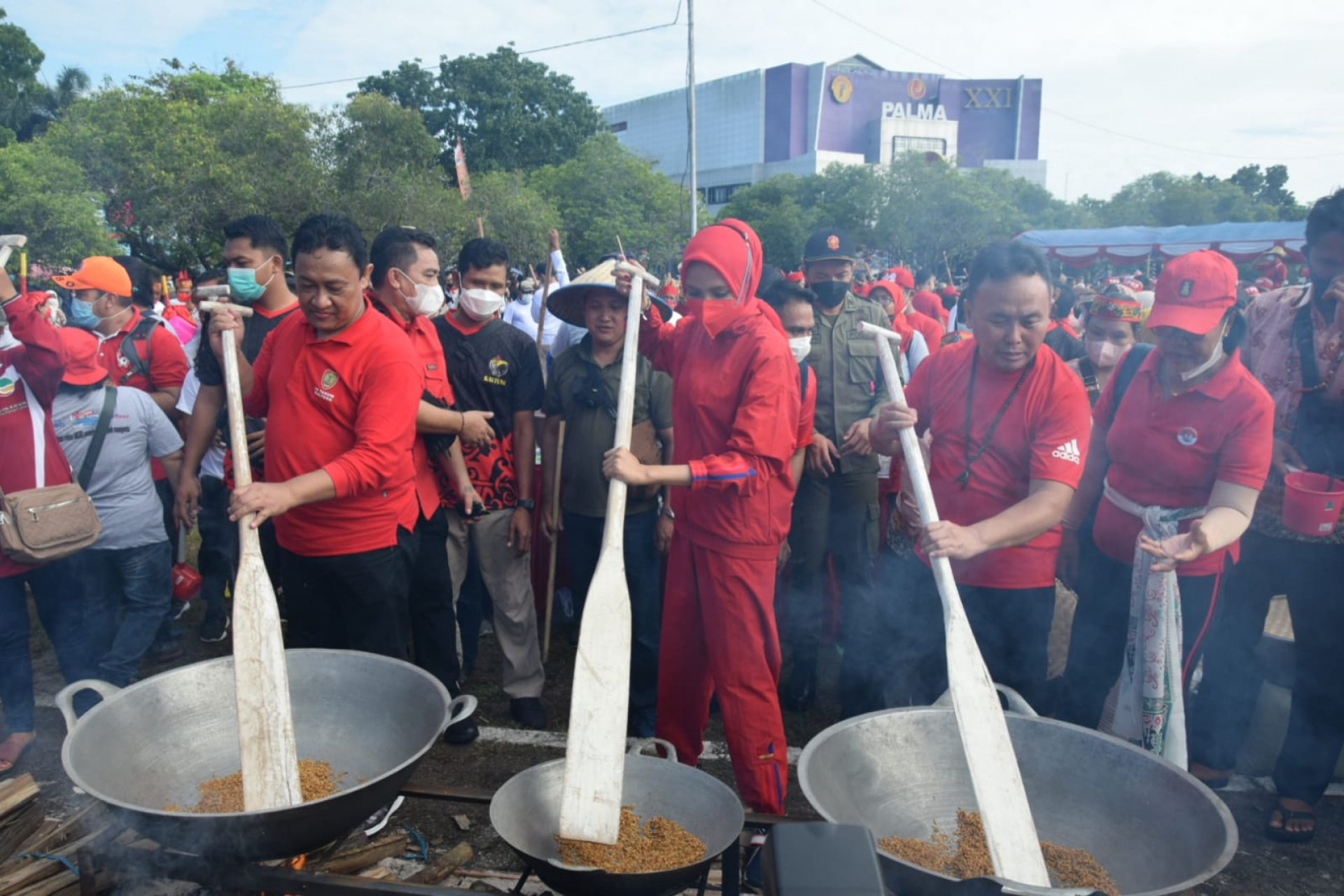 Gubernur Kalteng Hadiri Acara Pencatatan MURI Prosesi Tradisi Mangenta dengan Peserta Terbanyak Tahun 2022