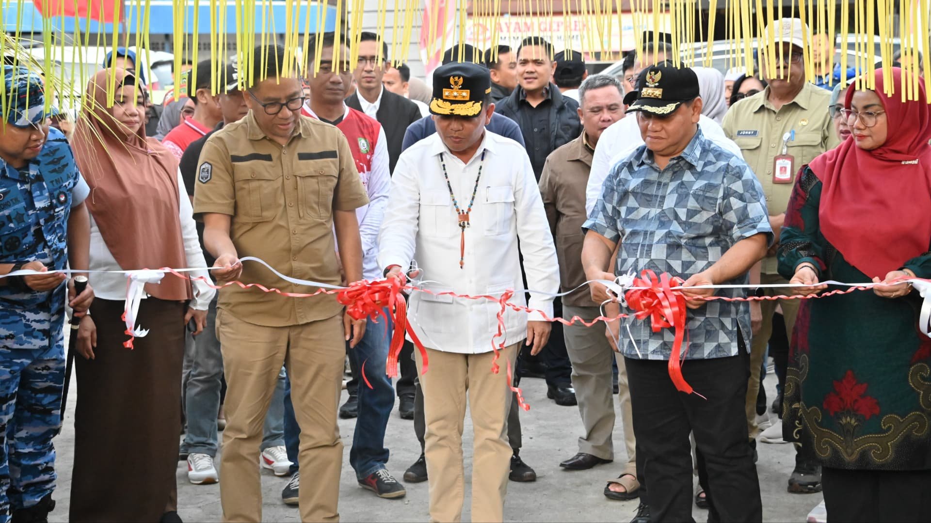 Gubernur Agustiar Sabran Resmikan Gedung Kantor dan Gudang Koperasi Kelurahan Merah Putih Mentawa Baru Hilir