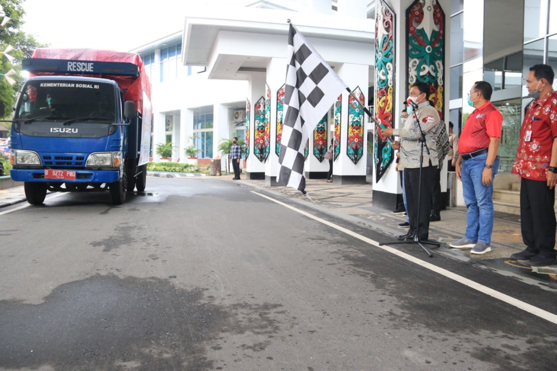 Pemprov Kalteng Berangkatkan Bansos Bagi Korban Kebakaran di Desa Pundu Kabupaten Kotawaringin Timur