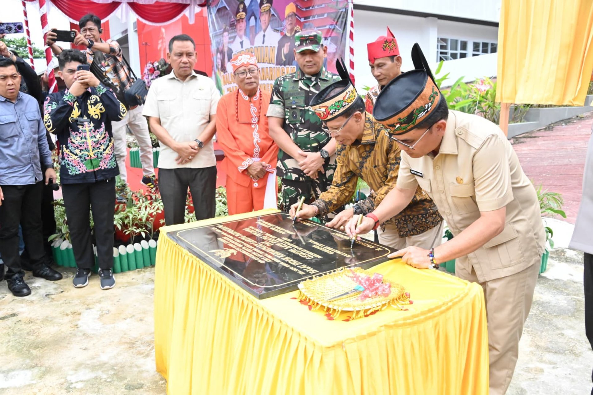 Gubernur Kalteng Agustiar Sabran Resmikan Balai Hindu Kaharingan Garing Nganderang