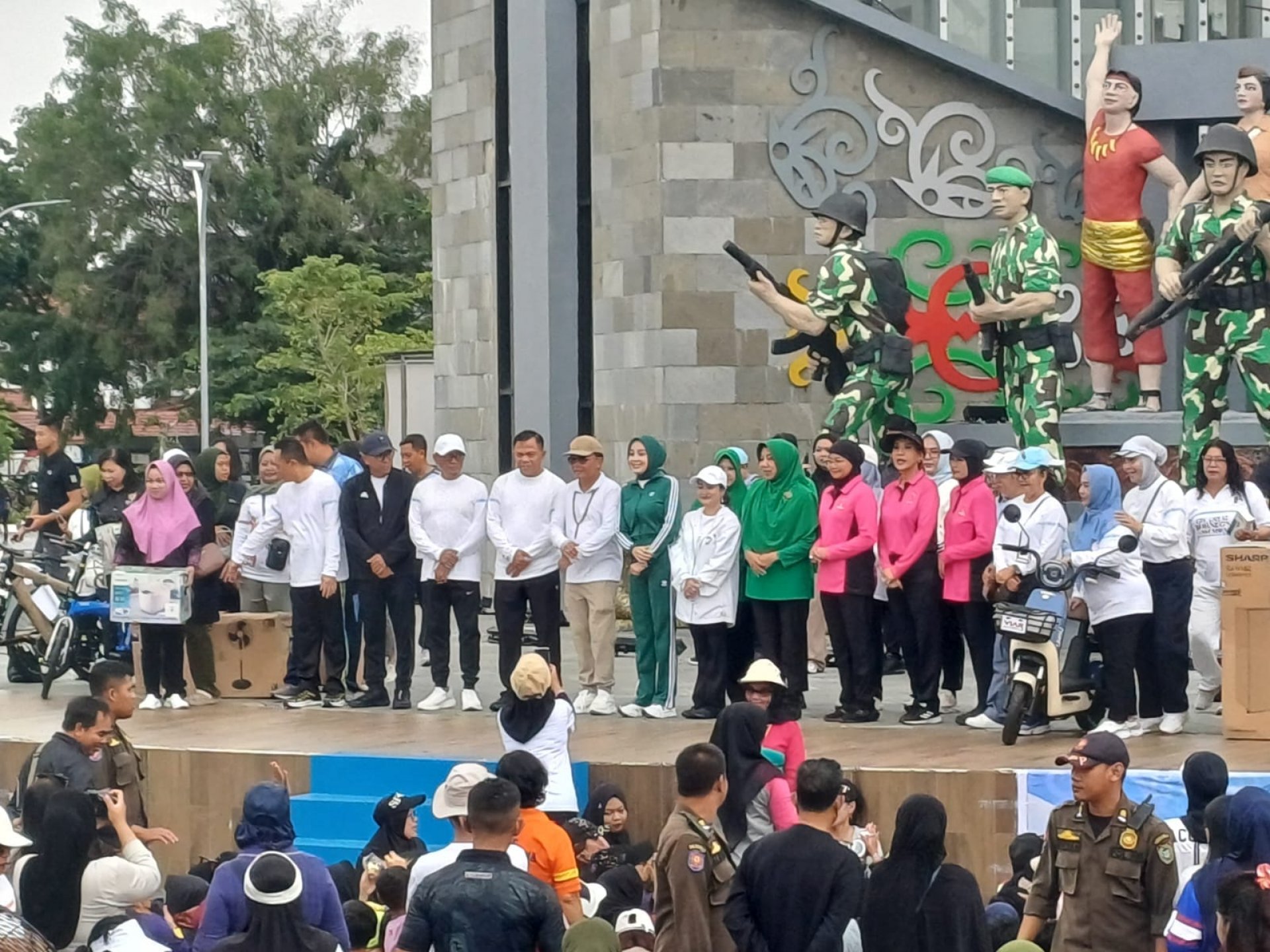 Gubernur Agustiar Sabran Ikuti Senam Sehat Bersama Memperingati Hari Ibu