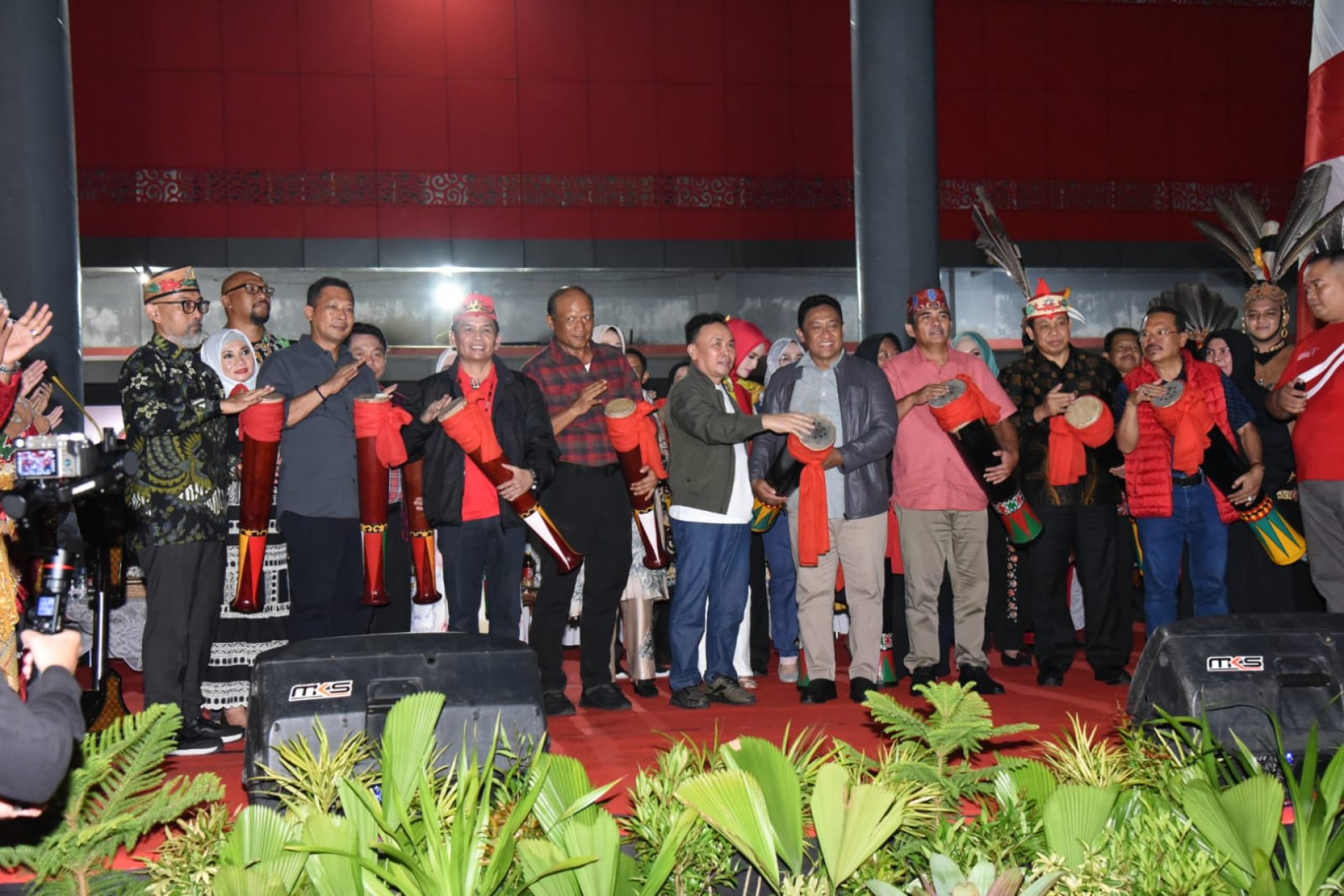 Gubernur Sugianto Sabran Resmi Buka Festival Budaya Isen Mulang 2023