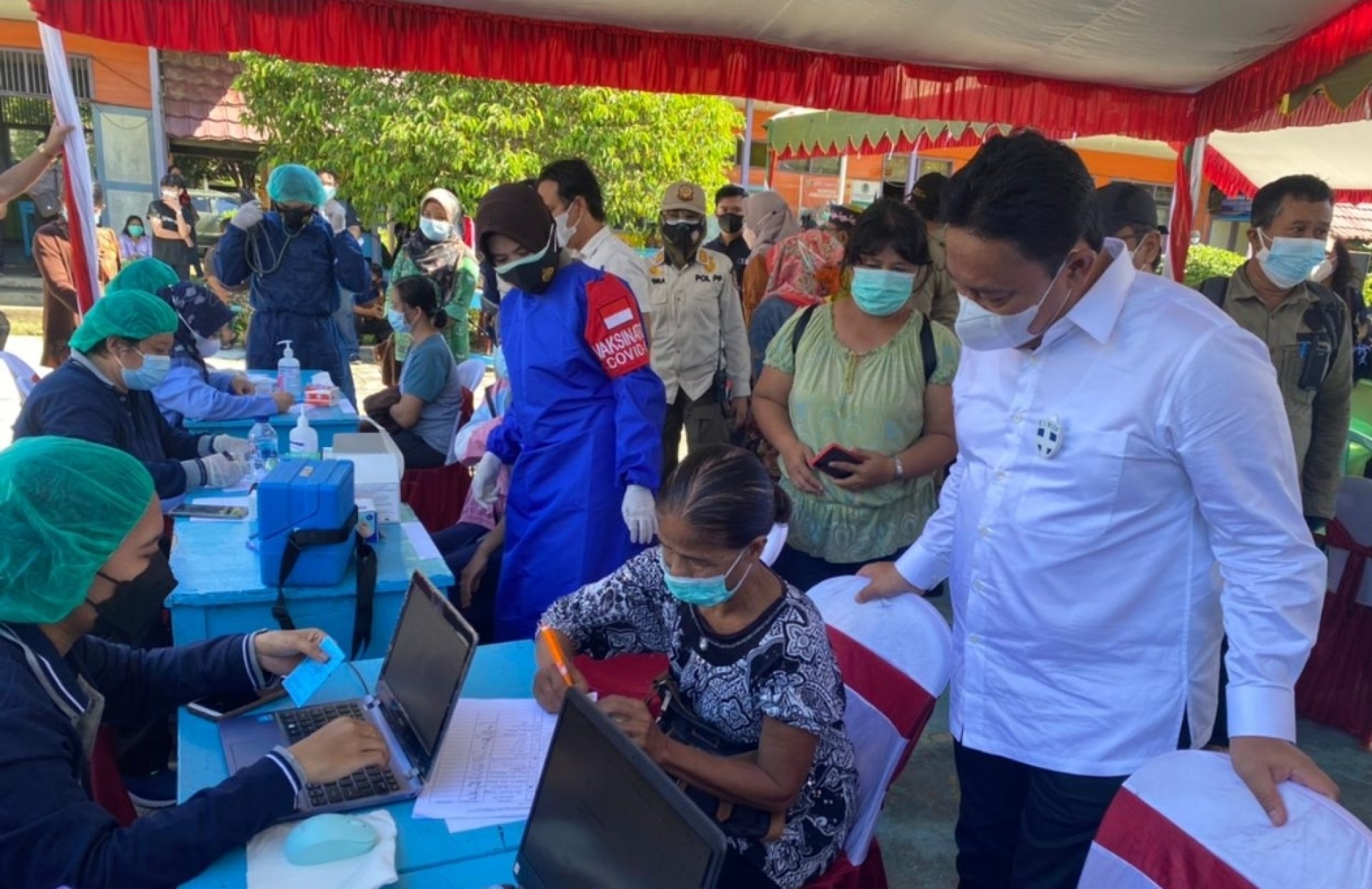 Wagub Kalteng Tinjau Vaksinasi Massal di Kabupaten Pulang Pisau dan Kapuas