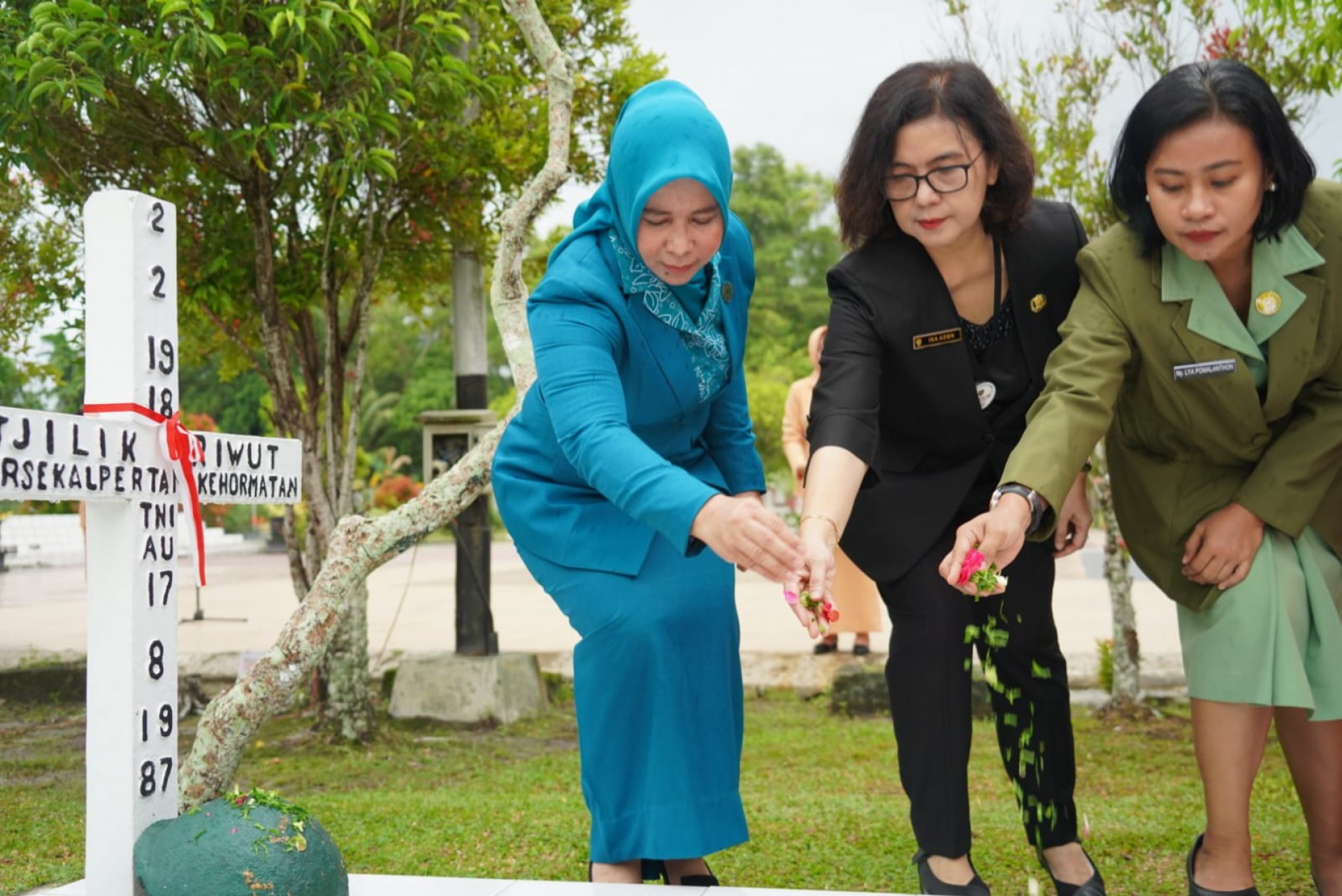 Ziarah dan Tabur Bunga ke Makam Pahlawan Jelang Peringatan Hari Ibu ke-95