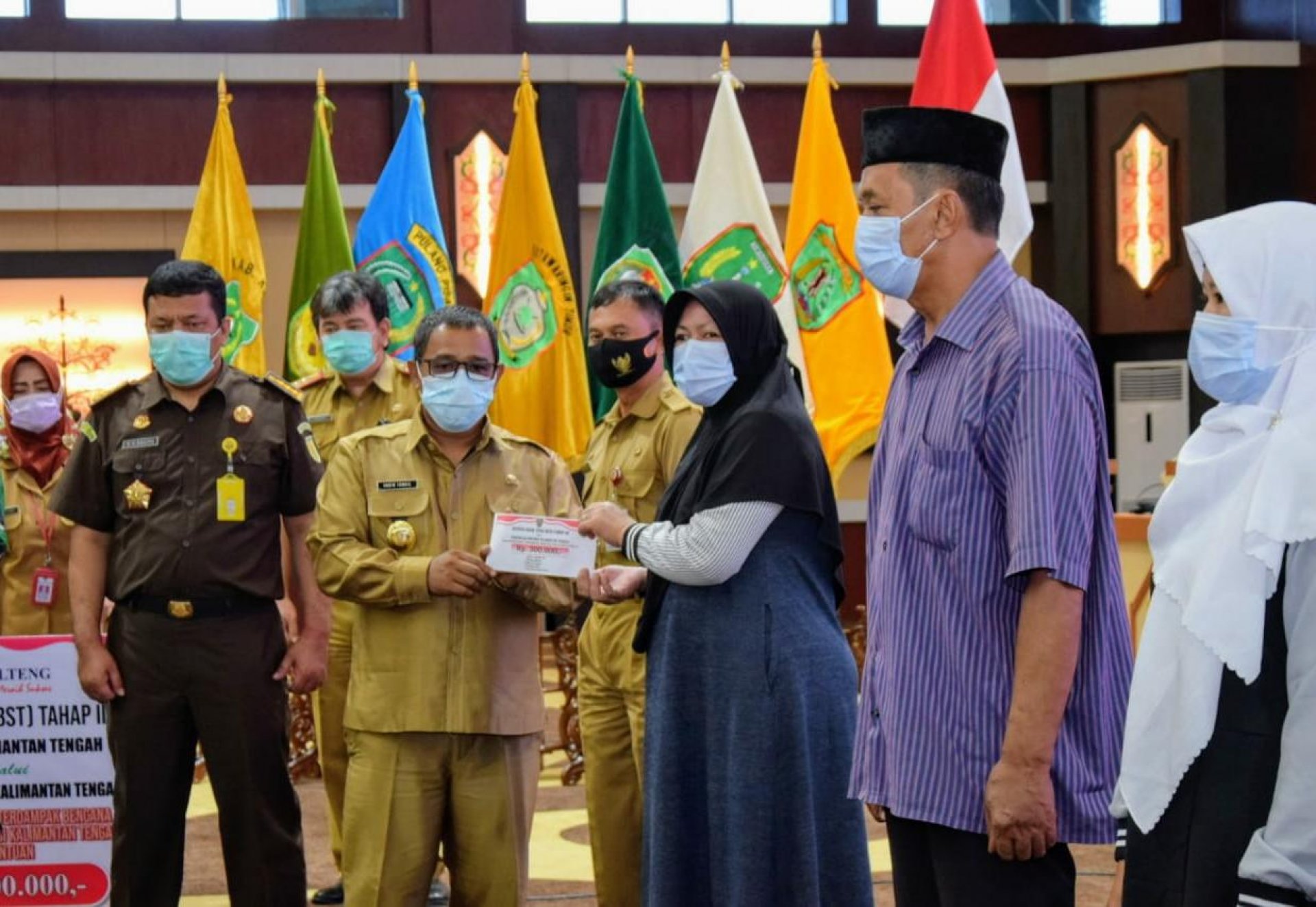 Luncurkan Bansos Tahap III, Plt. Gubernur Kalteng: Penyaluran Bantuan Harus Tepat Sasaran, Tepat Jumlah, dan Tepat Waktu