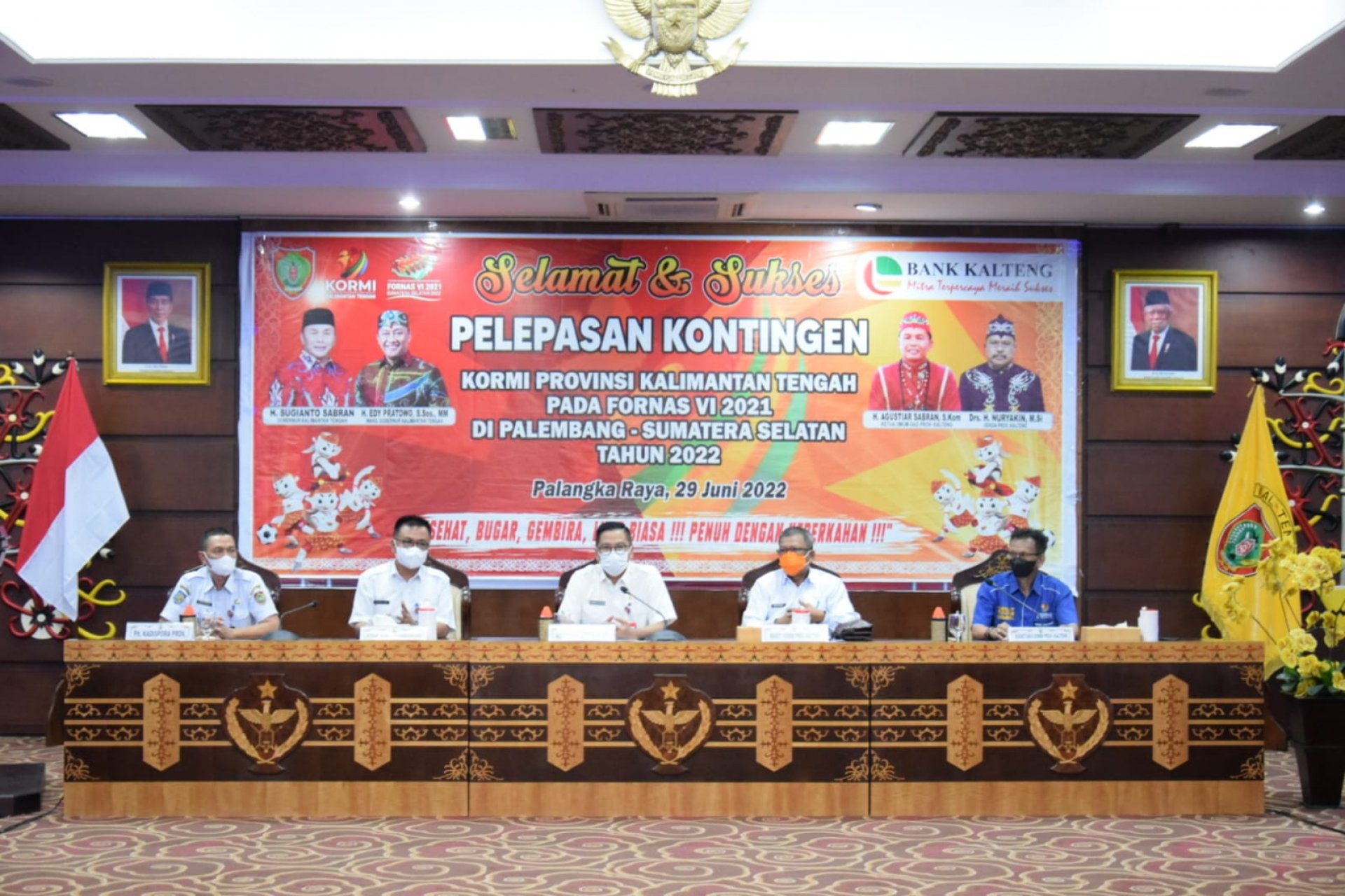 Pelepasan Kontingen KORMI Kalteng ke FORNAS VI Palembang