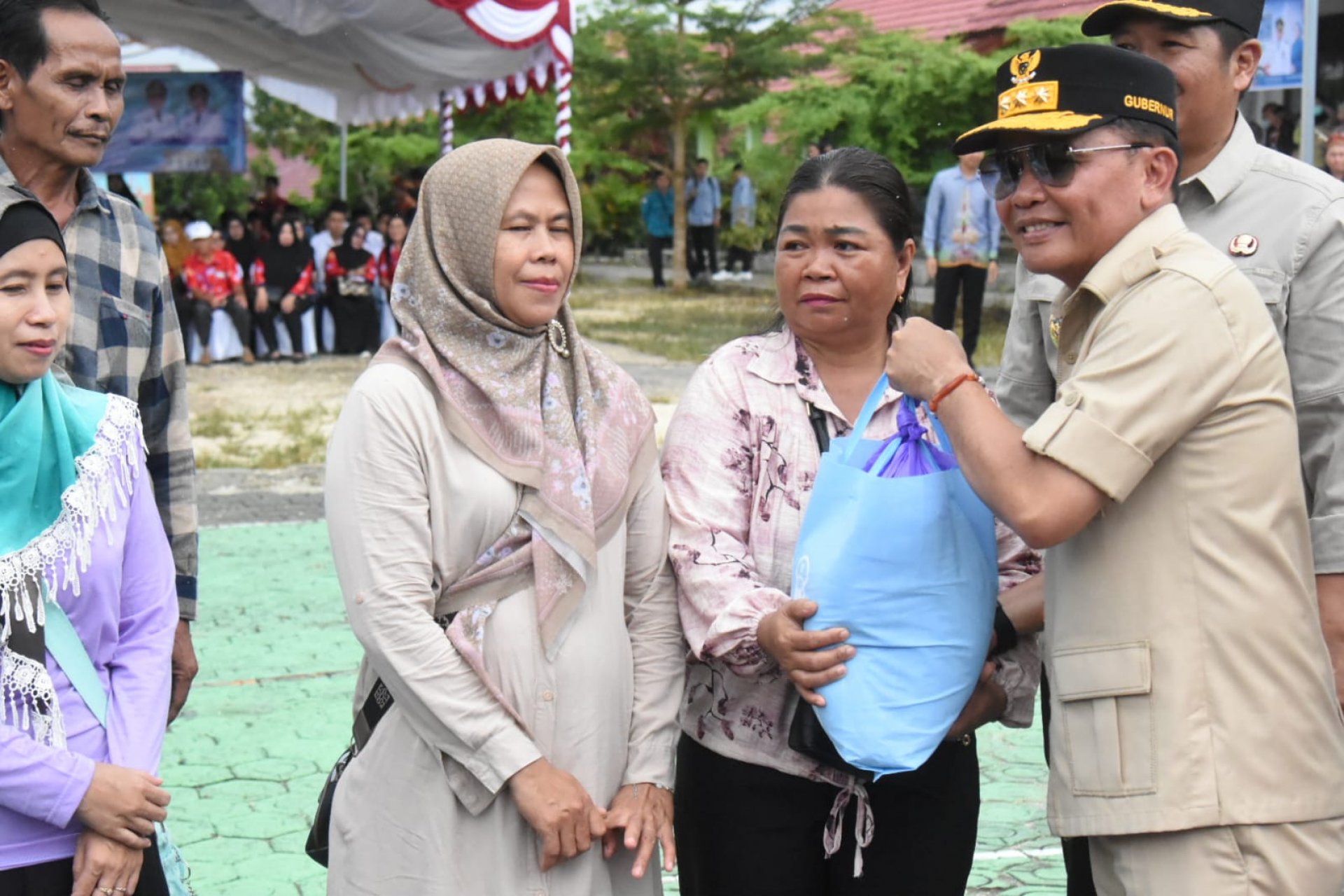 Gubernur Agustiar Sabran Kunjungi dan Buka Pasar Murah di SMAN 4 Muara Teweh