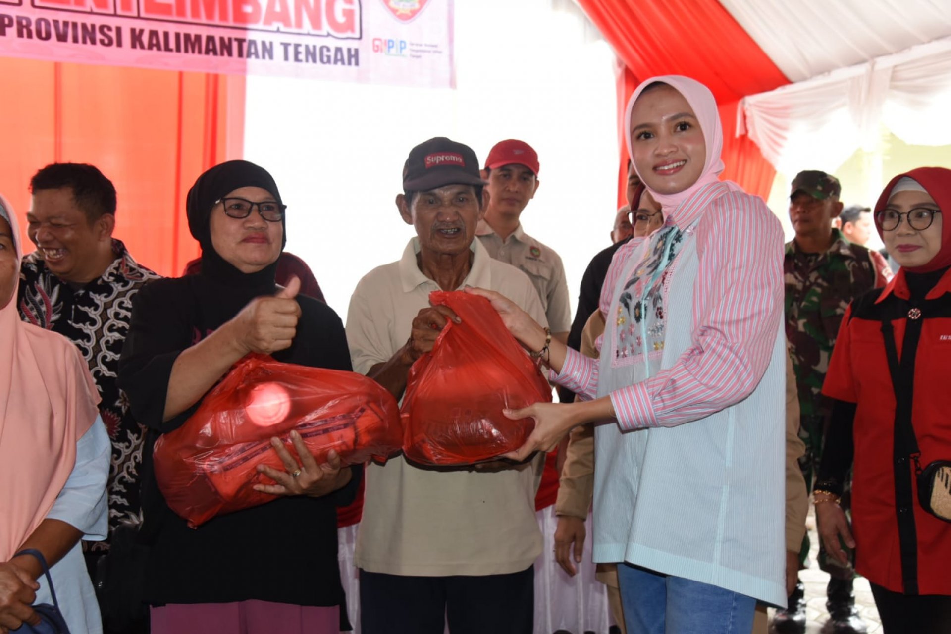 Ketua TP PKK Kalteng Tinjau Pasar Penyeimbang di Kelurahan Mendawai, Kotawaringin Barat