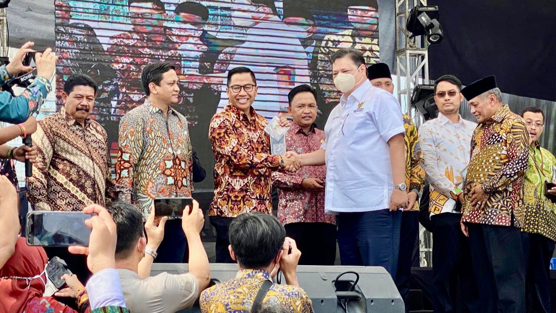 Gubernur Kalteng Sugianto Sabran Raih Penghargaan Tokoh Penggerak Koperasi Utama