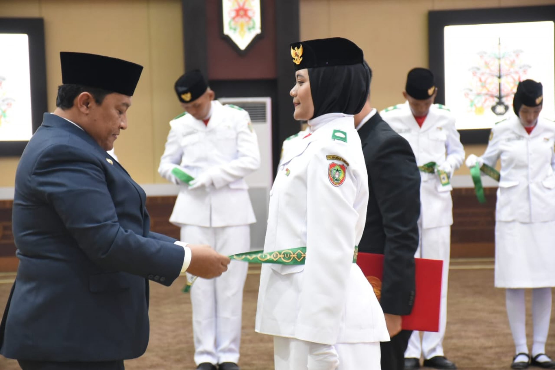 Wagub Kukuhkan 54 Anggota Paskibraka Provinsi Kalteng