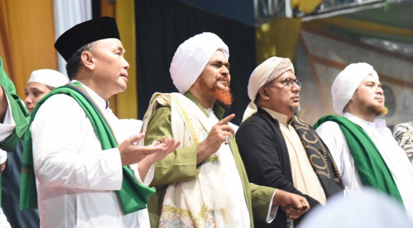 Ratusan Ribu Jemaah Hadiri Tabligh Akbar Guru Mulia Al-Habib Umar Bin Hafidz di Palangka Raya
