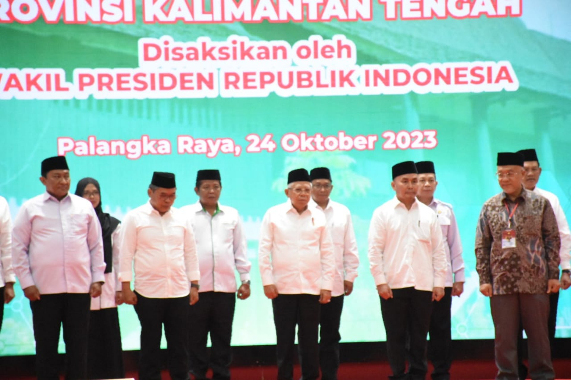 Disaksikan Wapres Ma'ruf Amin, Gubernur Sugianto Sabran Resmi Nakhodai KDEKS Kalteng Periode 2023-2025