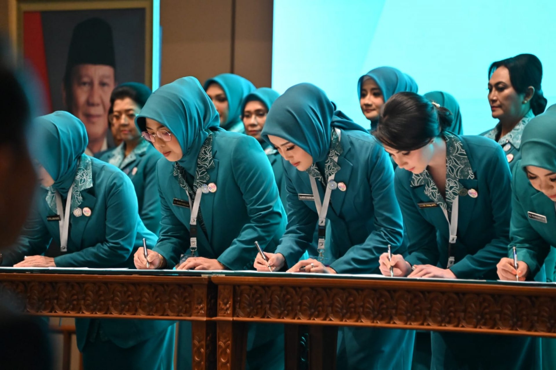 Aisyah Thisia Agustiar Sabran Dilantik Sebagai Ketua TP PKK dan Tim Pembina Posyandu Provinsi Kalteng