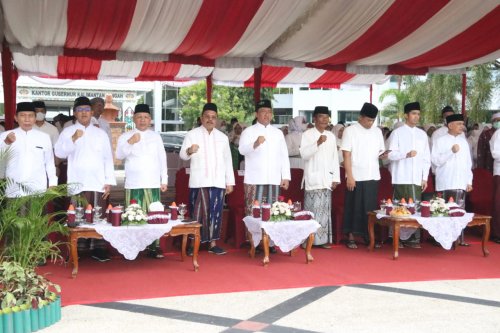 Setda Prov Kalteng - Wagub Edy Pratowo Pimpin Upacara Peringatan Hari ...