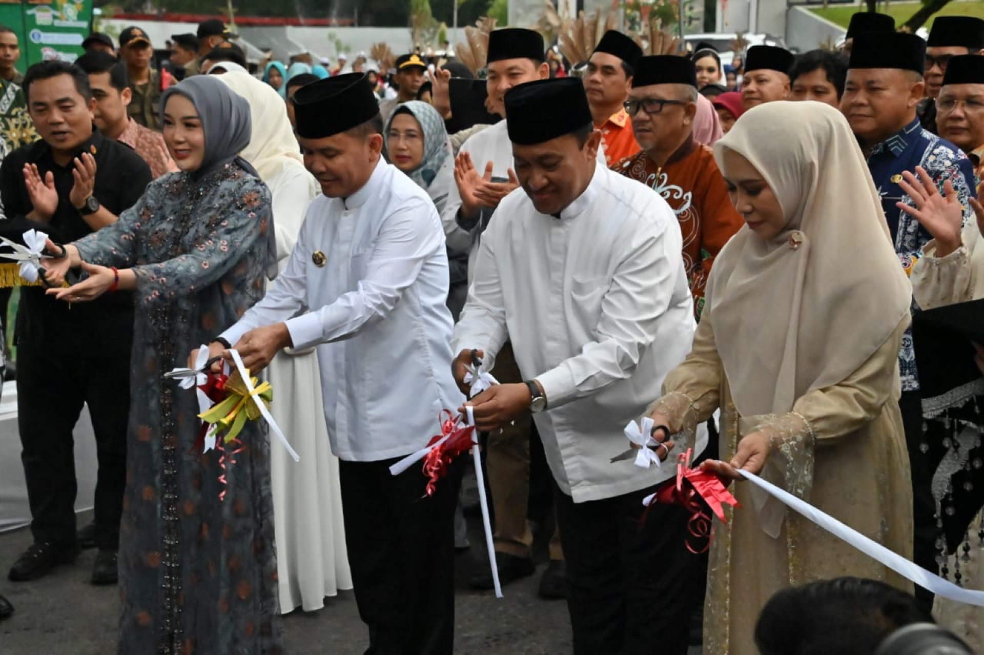 Gubernur Agustiar Sabran Resmi Buka National Halal Fair Kalteng  2025