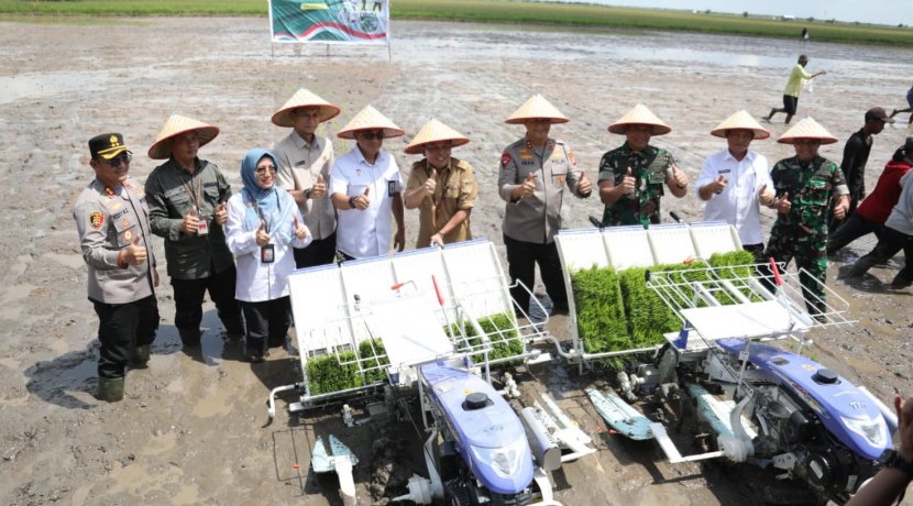 Gubernur Kalteng Agustiar Sabran Hadiri Gerakan Tanam Padi Serentak untuk Wujudkan Swasembada Pangan Nasional