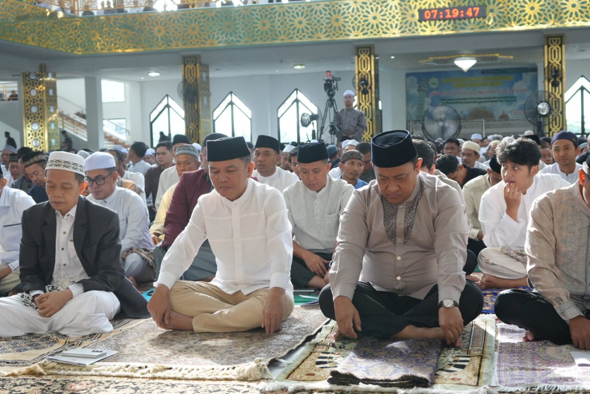 Gubernur dan Wagub Kalteng Salat Idulfitri di Masjid Raya Darussalam Palangka Raya