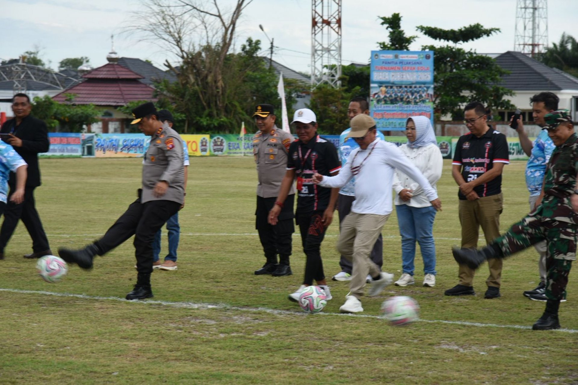 Gubernur Agustiar Sabran Resmi Buka Turnamen Sepakbola Gubernur Cup Seleksi Zona Barat