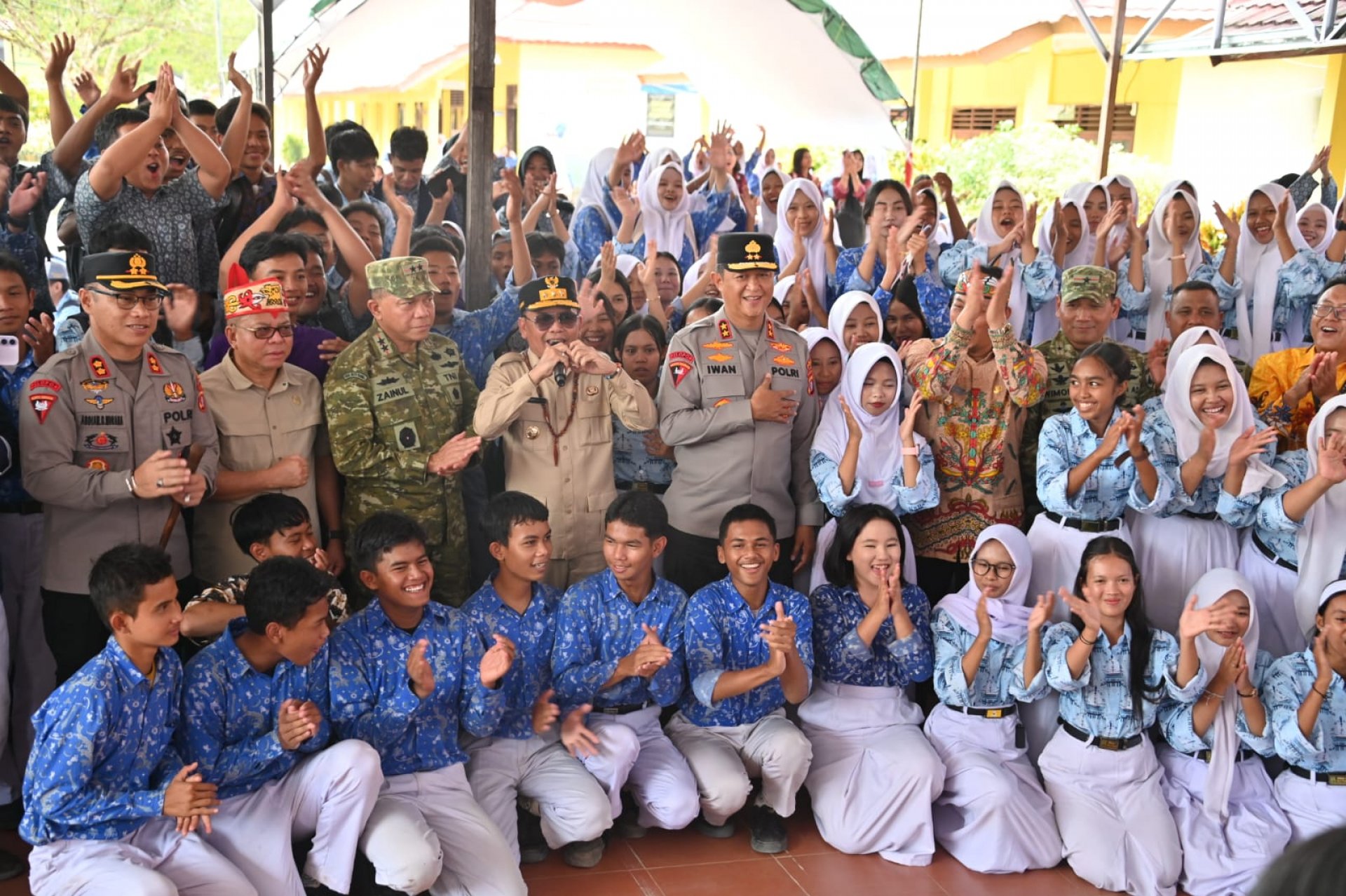 Pastikan Layanan Pendidikan Berjalan Baik, Gubernur Agustiar Sabran Kunjungi SMAN 1 Balai Riam