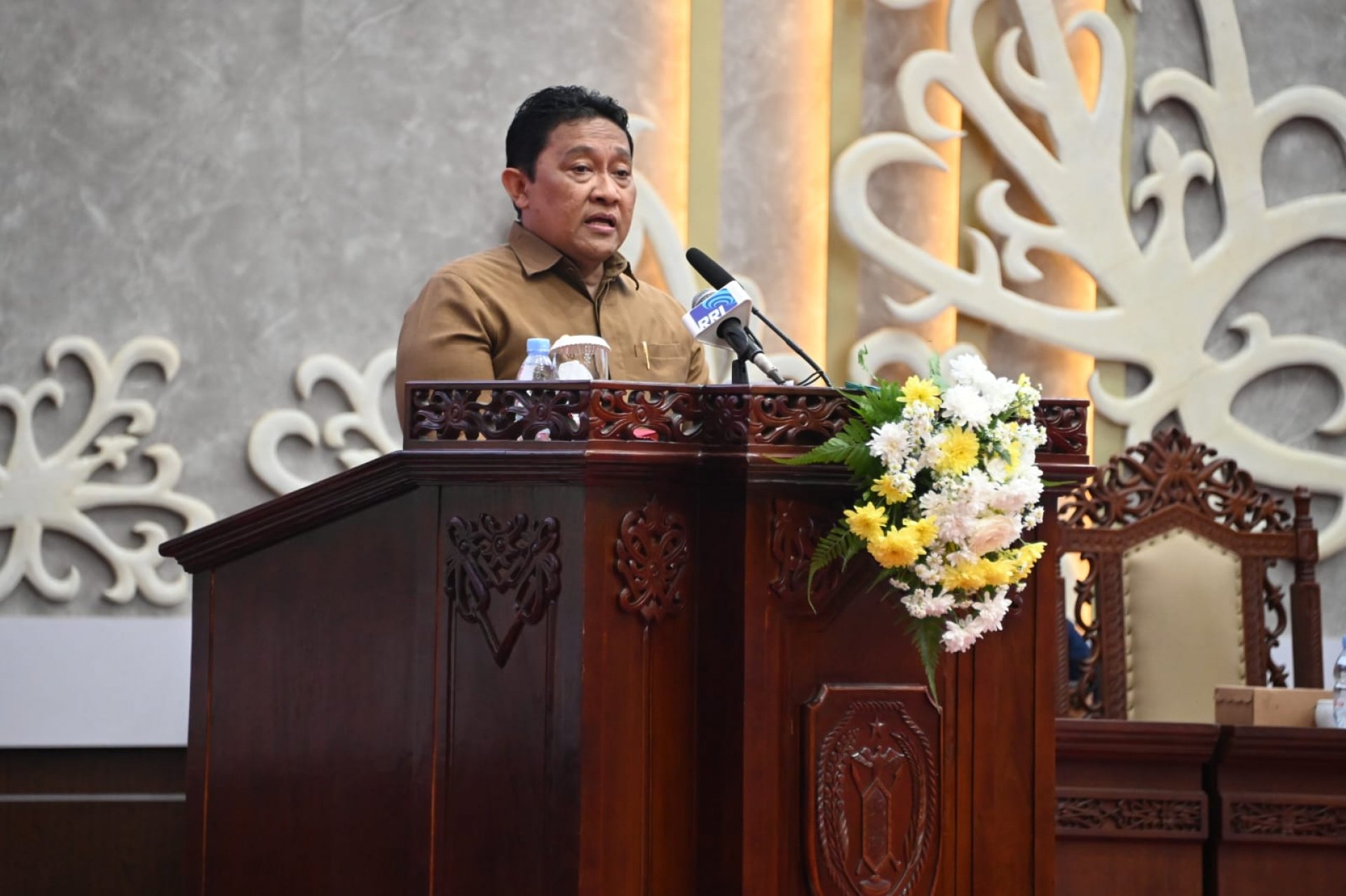Wagub Edy Pratowo Sampaikan Jawaban Gubernur atas Pemandangan Umum Fraksi DPRD terhadap Raperda Pertanggungjawaban APBD 2025