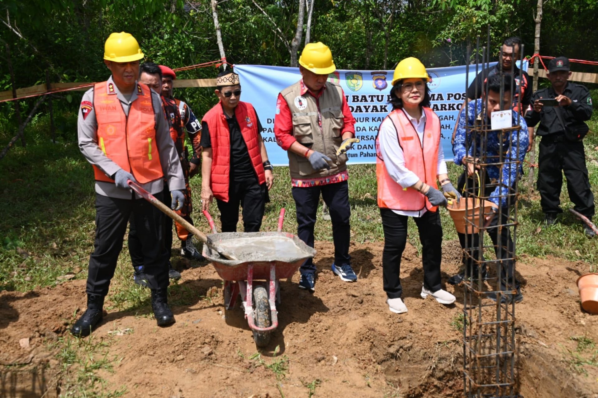 Pj. Sekda Linae Victoria Aden Hadiri Peletakan Batu Pertama Posko Gerakan Dayak Anti Narkoba